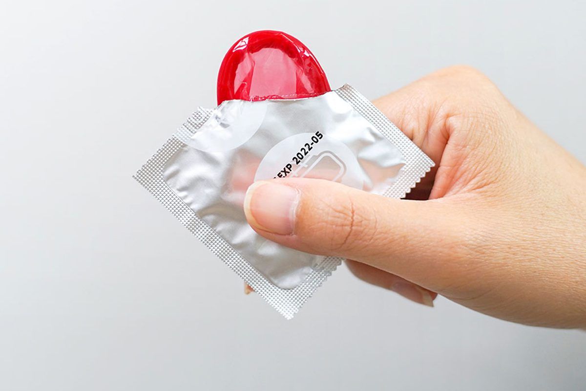 3. Okamoto Crown Kondom Import Jepang, Cek Spesifikasinya Sebelum Beli! (2).jpg