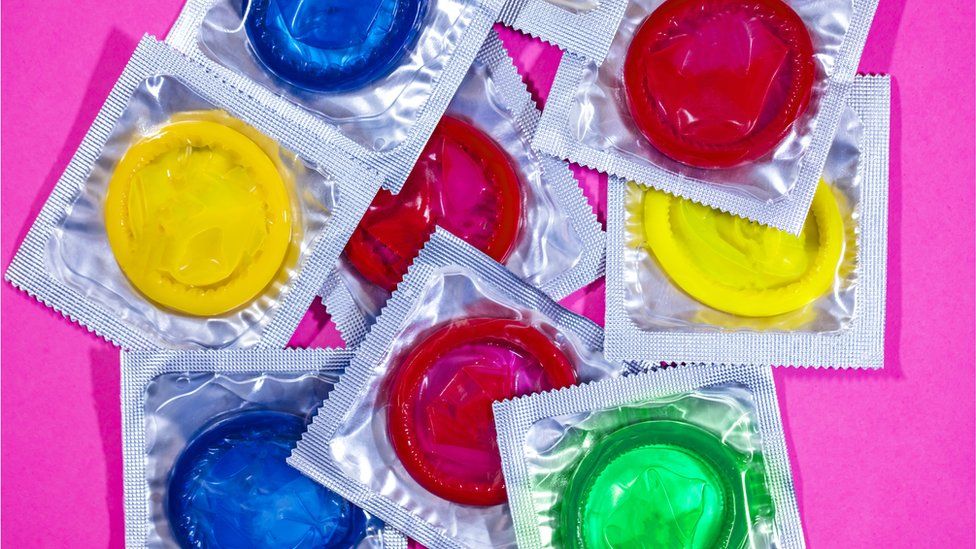 Pasutri Wajib Tahu Ini Dia Manfaat Kondom Dan Efek Samping Yang Perlu Diperhatikan Okamoto 