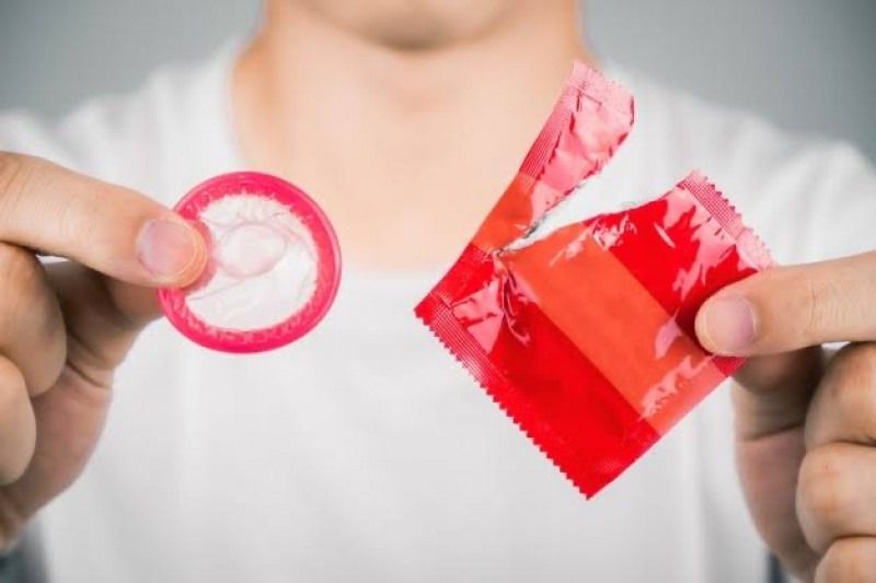 8. Ketahui Penyebab Kondom Robek Saat Digunakan, Sepele Namun Sering Diabaikan! (1).jpeg